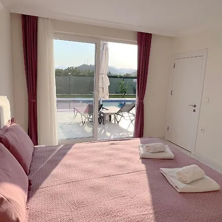 Villa Cempark Ortaca'da Havuzlu Muestakil Korunakli *