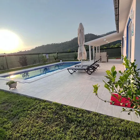 Cempark Ortaca'da Havuzlu Muestakil Korunakli Villa *