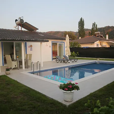 Villa Cempark Ortaca'da Havuzlu Muestakil Korunakli