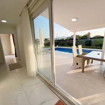 Cempark Ortaca'da Havuzlu Muestakil Korunakli Villa