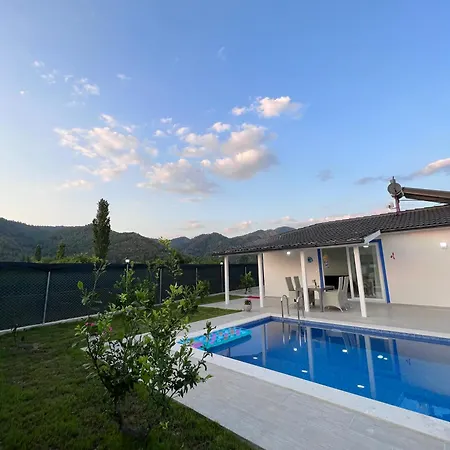 Cempark Ortaca'da Havuzlu Muestakil Korunakli Villa