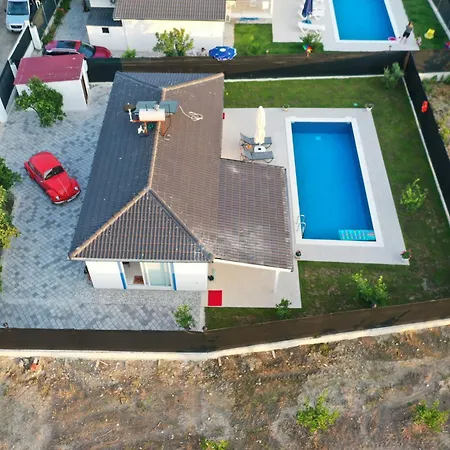 Villa Cempark Ortaca'da Havuzlu Muestakil Korunakli *