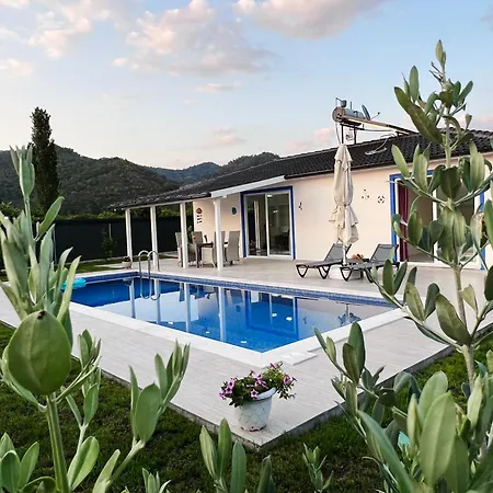 Cempark Ortaca'da Havuzlu Muestakil Korunakli Villa *