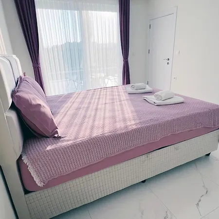 Villa Cempark Ortaca'da Havuzlu Muestakil Korunakli